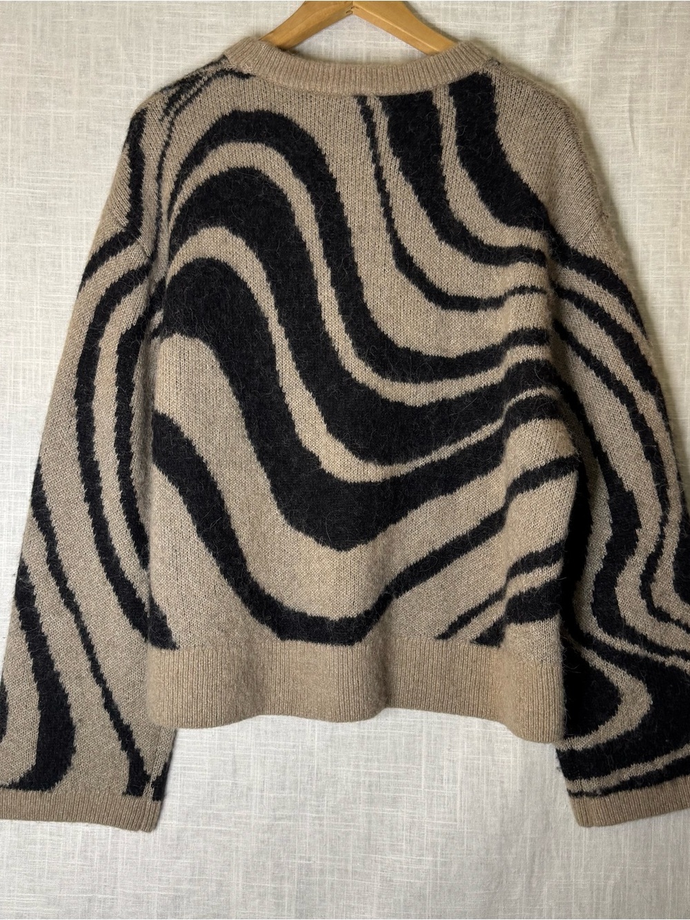 & Other Stories Jacquard Print knit jumper Neutral Beige & Black Women's Sweater - Picture 6 of 8